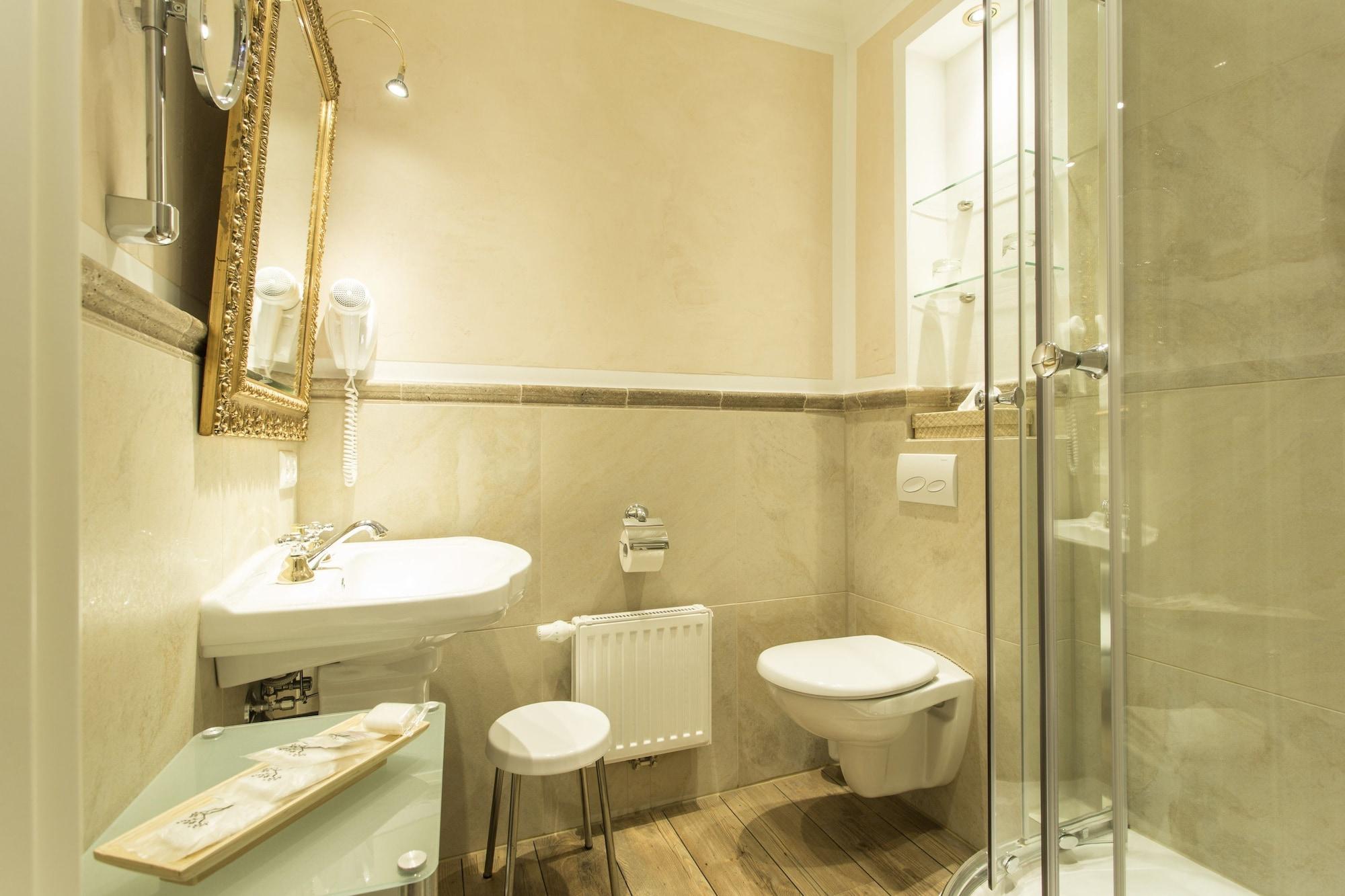 Meiser Altstadt Hotel 딘클스버 외부 사진