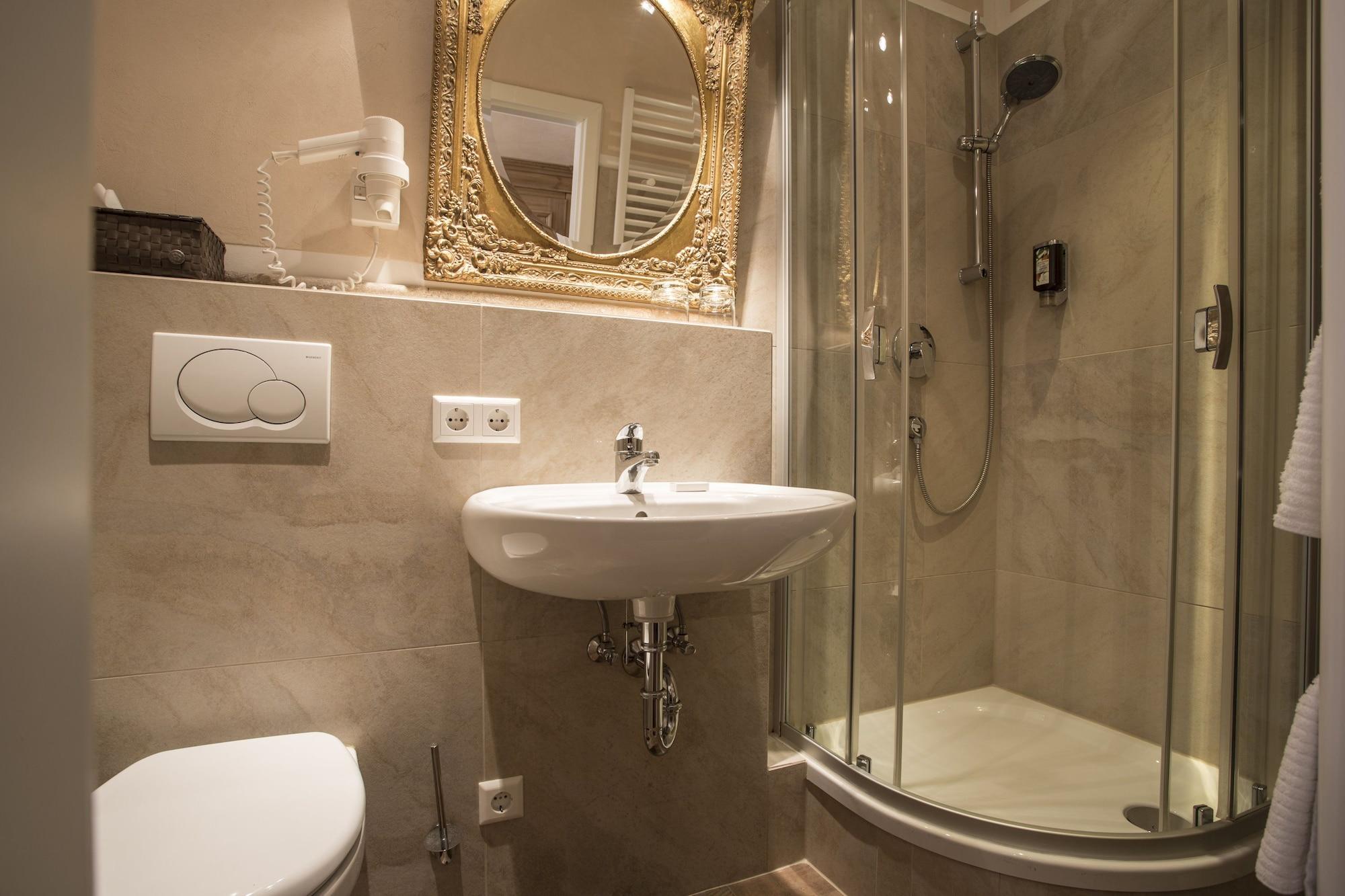 Meiser Altstadt Hotel 딘클스버 외부 사진