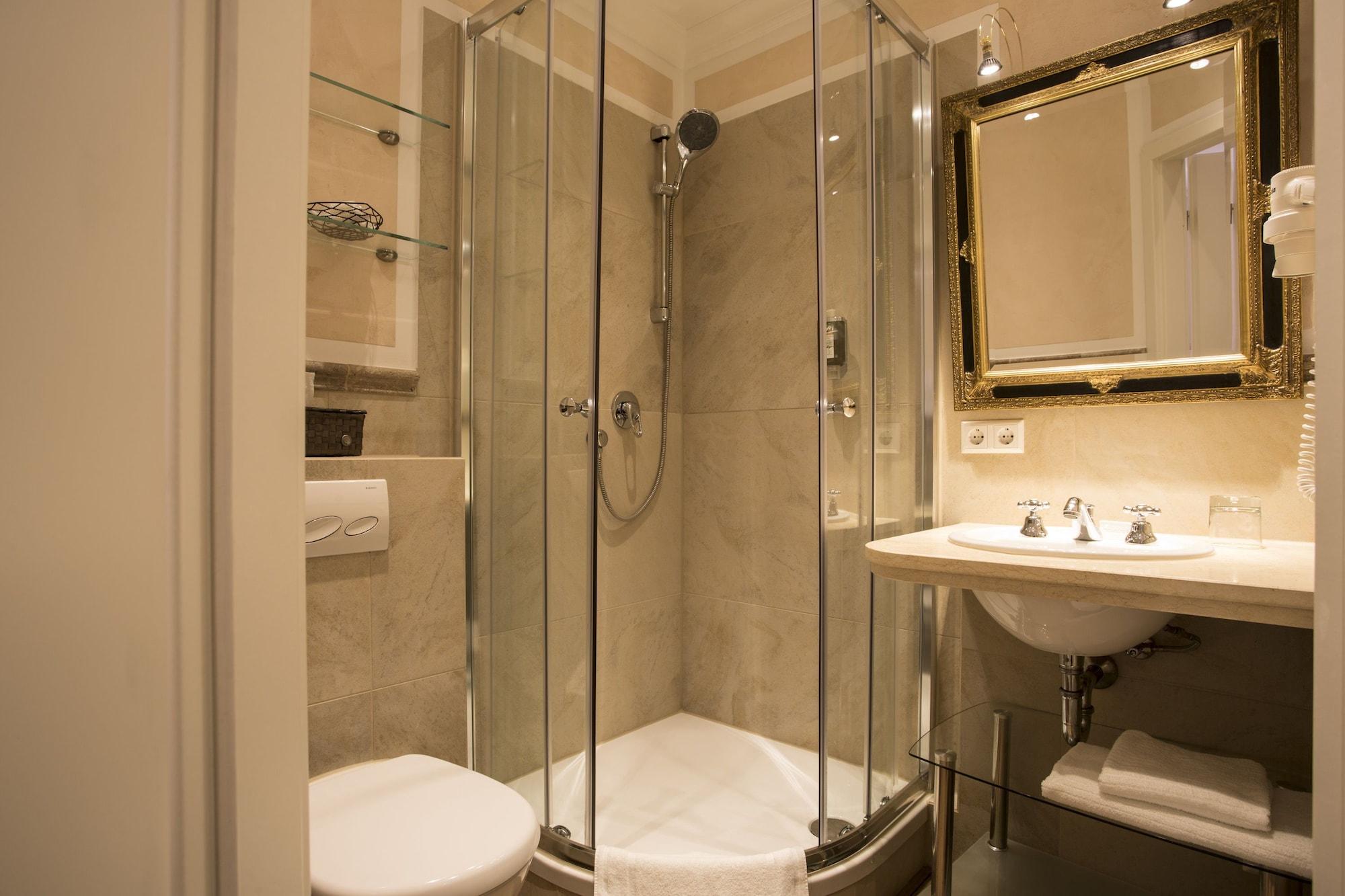Meiser Altstadt Hotel 딘클스버 외부 사진