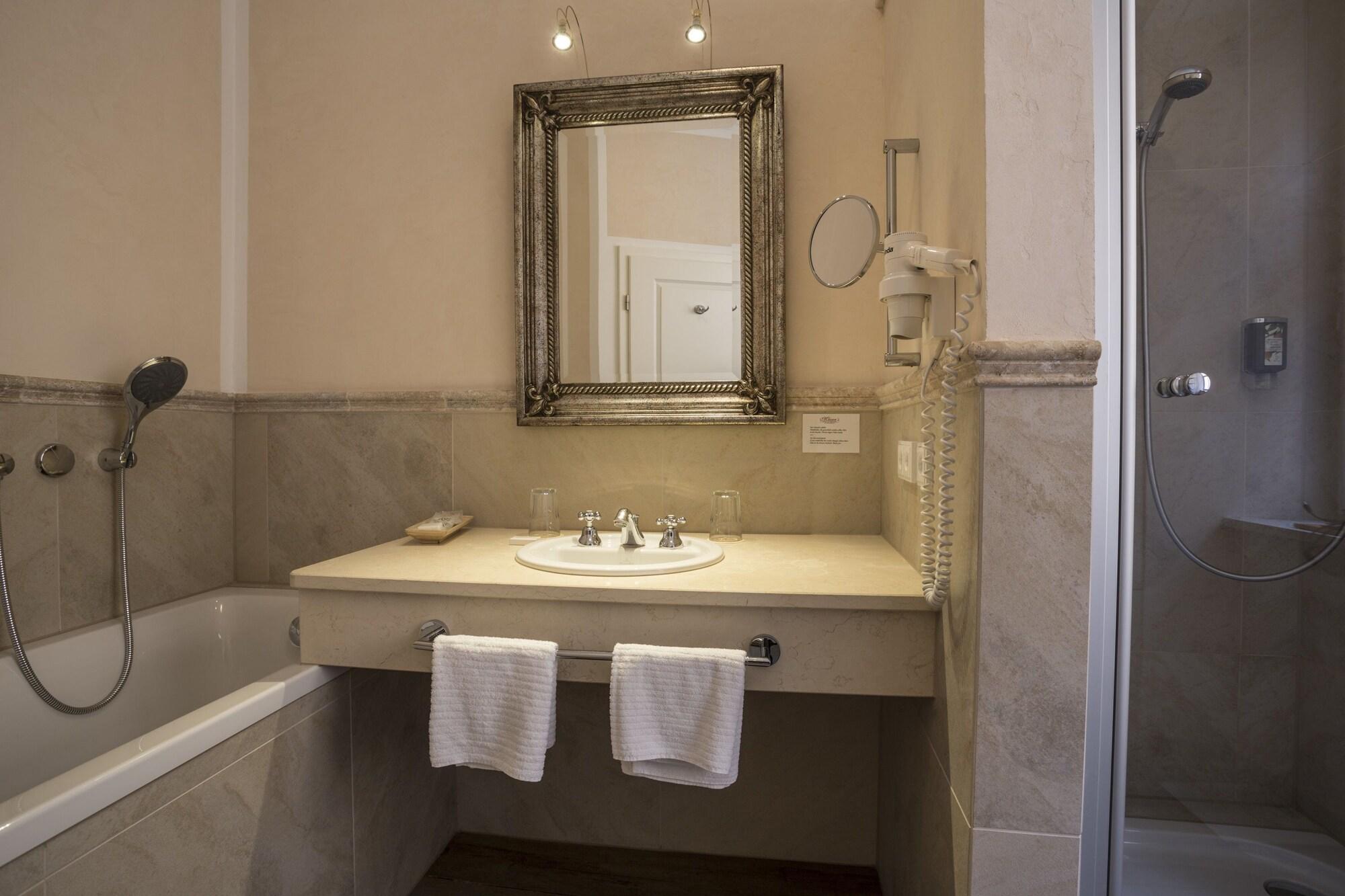 Meiser Altstadt Hotel 딘클스버 외부 사진