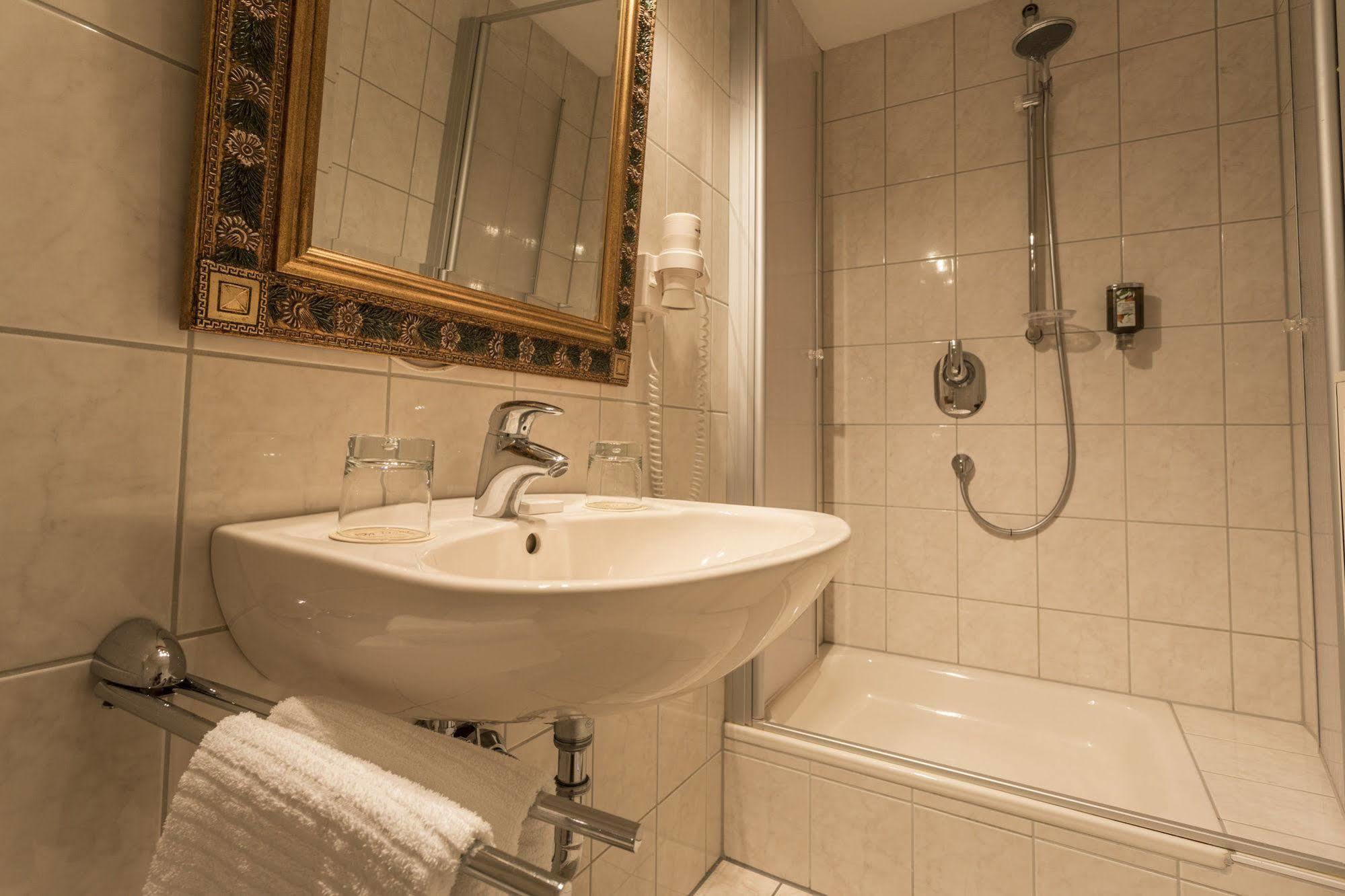 Meiser Altstadt Hotel 딘클스버 외부 사진